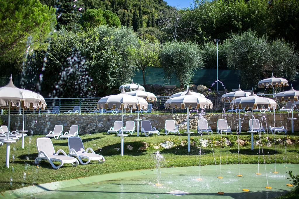 La Rocca Camping Village Bardolino Exterior photo