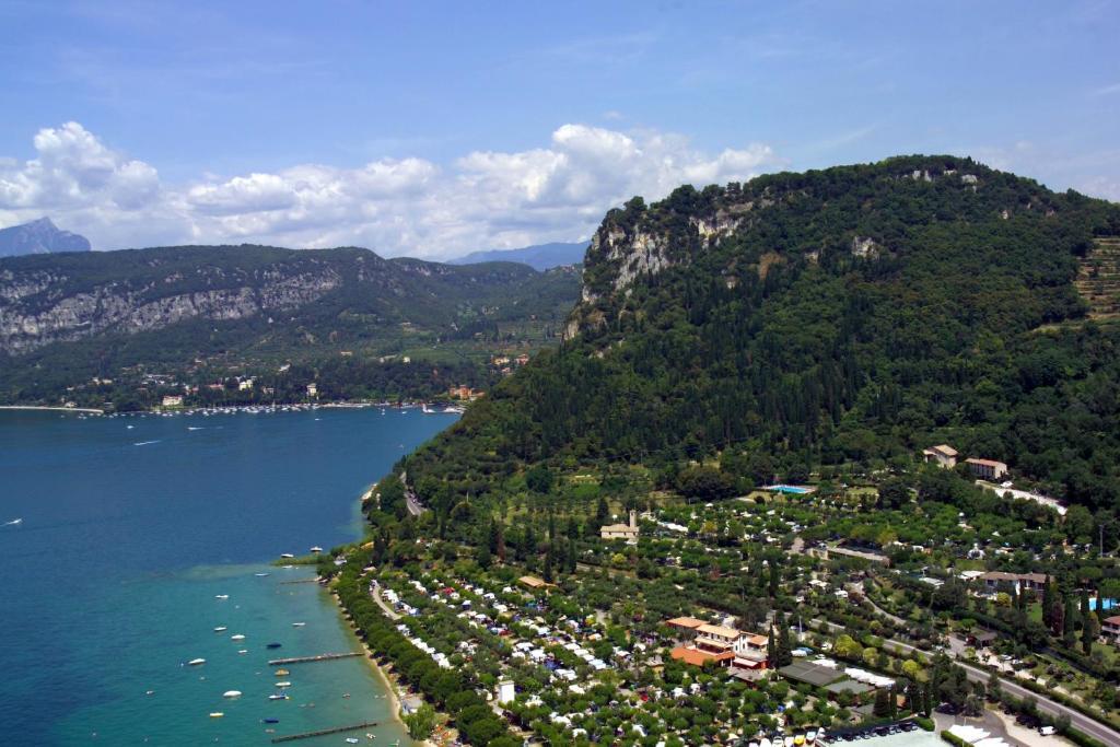 La Rocca Camping Village Bardolino Exterior photo