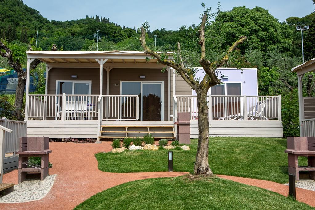La Rocca Camping Village Bardolino Exterior photo
